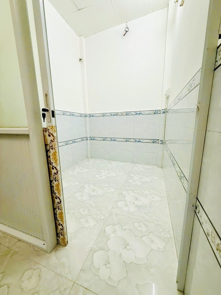 Bán nhà 3 tầng BTCT DTSD 30m2, Giá nhỉn 1 tỷ, đường Bình Tiên Q6,nhà nhỏ công năng to